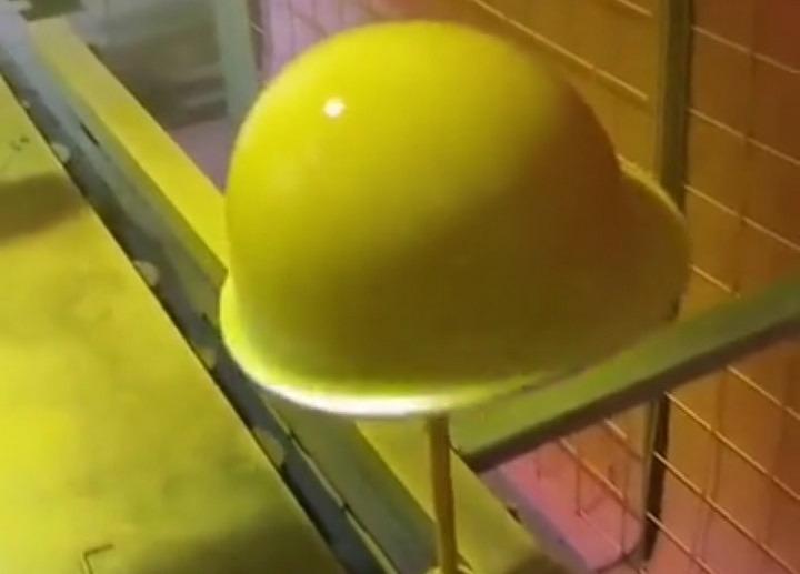 喷涂安全帽就用旋杯静电喷枪